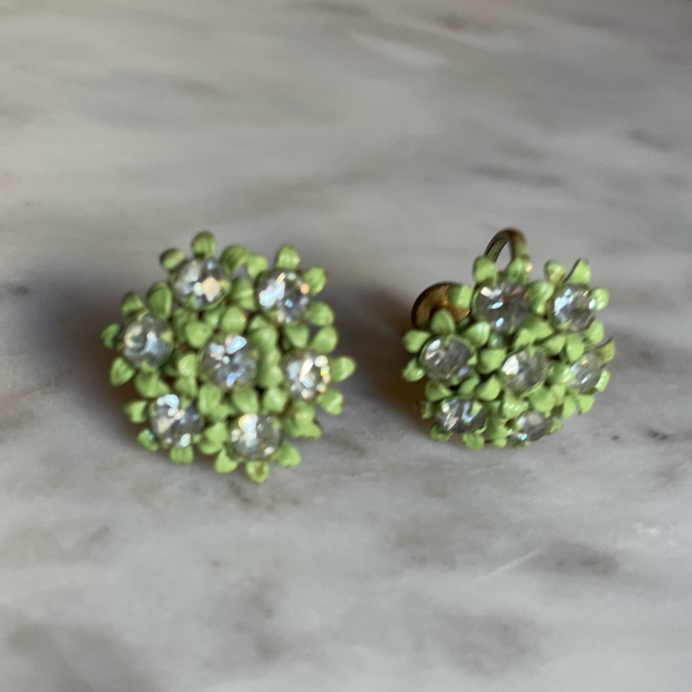 1960s vintage rhinestone and enamel screw back earrings - Picture 5 of 5